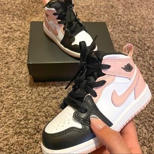 JORDAN 1 MID PINK